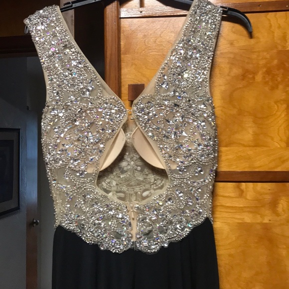 BEAUTIFUL PROM DRESS!! - Picture 4 of 8